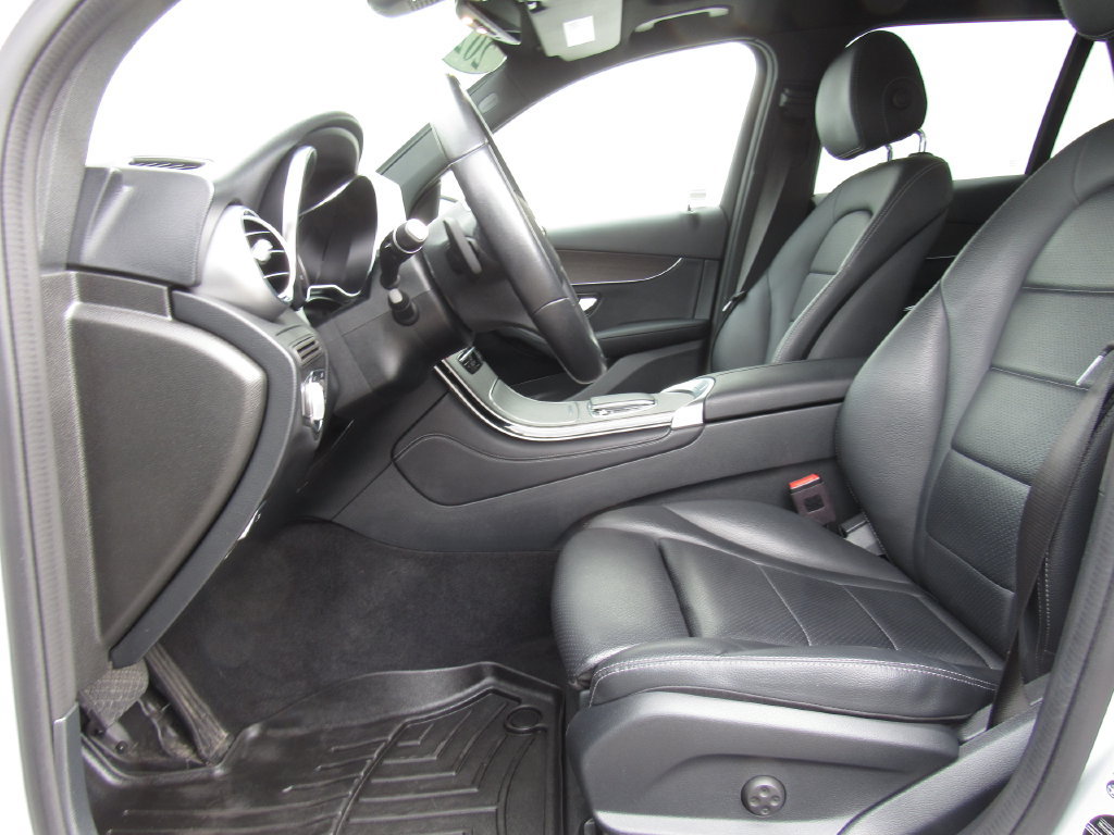 Used 2020 Mercedes-Benz GLC 300 4MATIC image 5