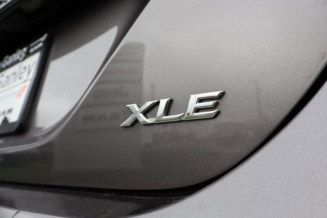Used 2018 Toyota Camry XLE image 29