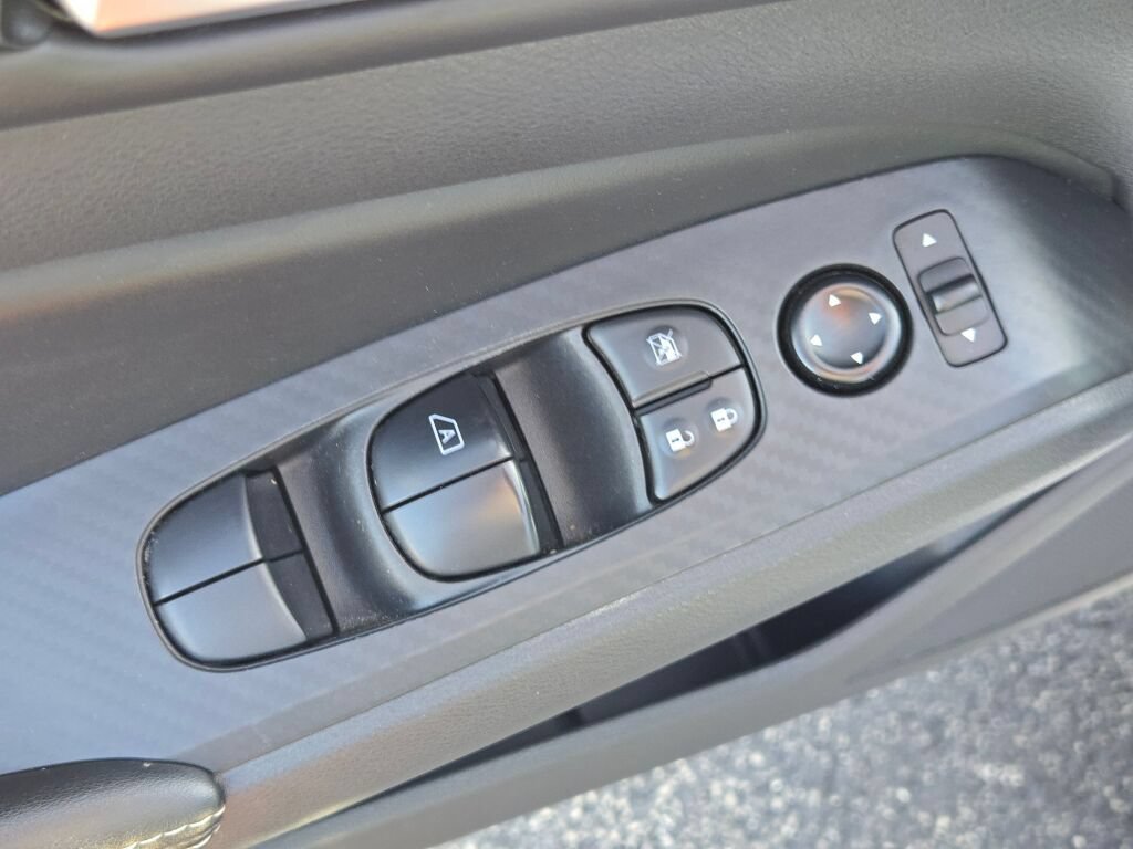 Used 2024 Nissan Altima 2.5 SV FWD image 28
