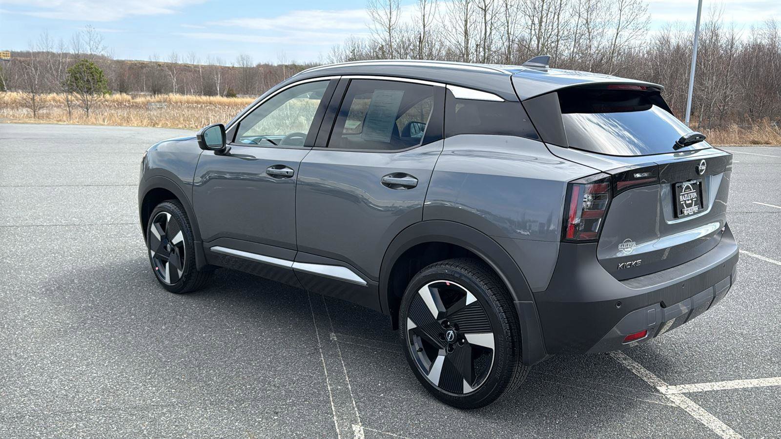 Used 2025 Nissan Kicks SR image 10