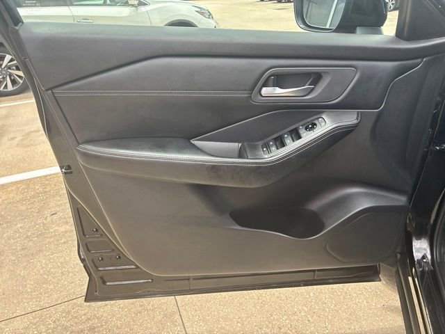 Used 2024 Nissan Rogue SV w/ SV Premium Package FWD image 19
