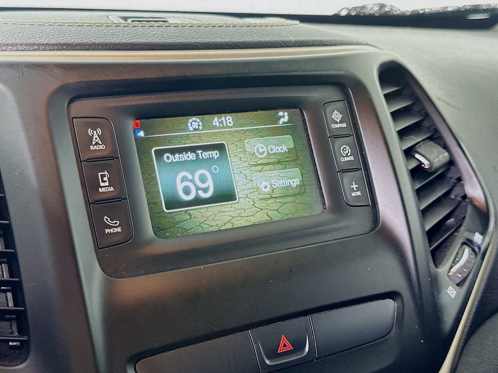 Used 2015 Jeep Cherokee Latitude image 25