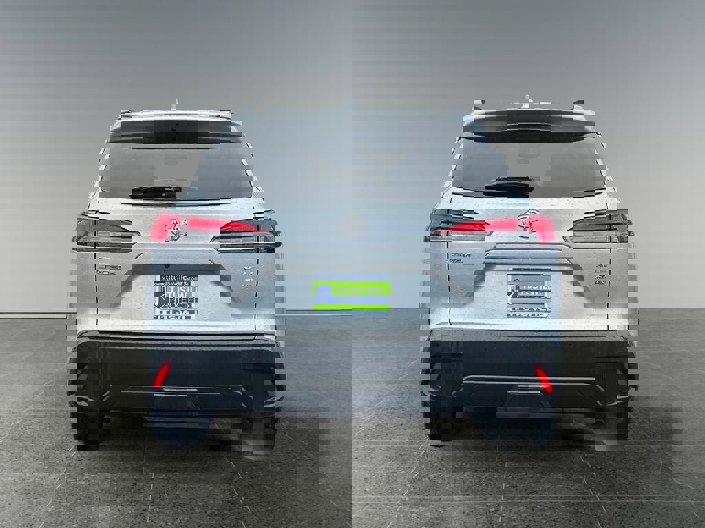 Used 2024 Toyota Corolla Cross XLE w/ Convenience Package image 6