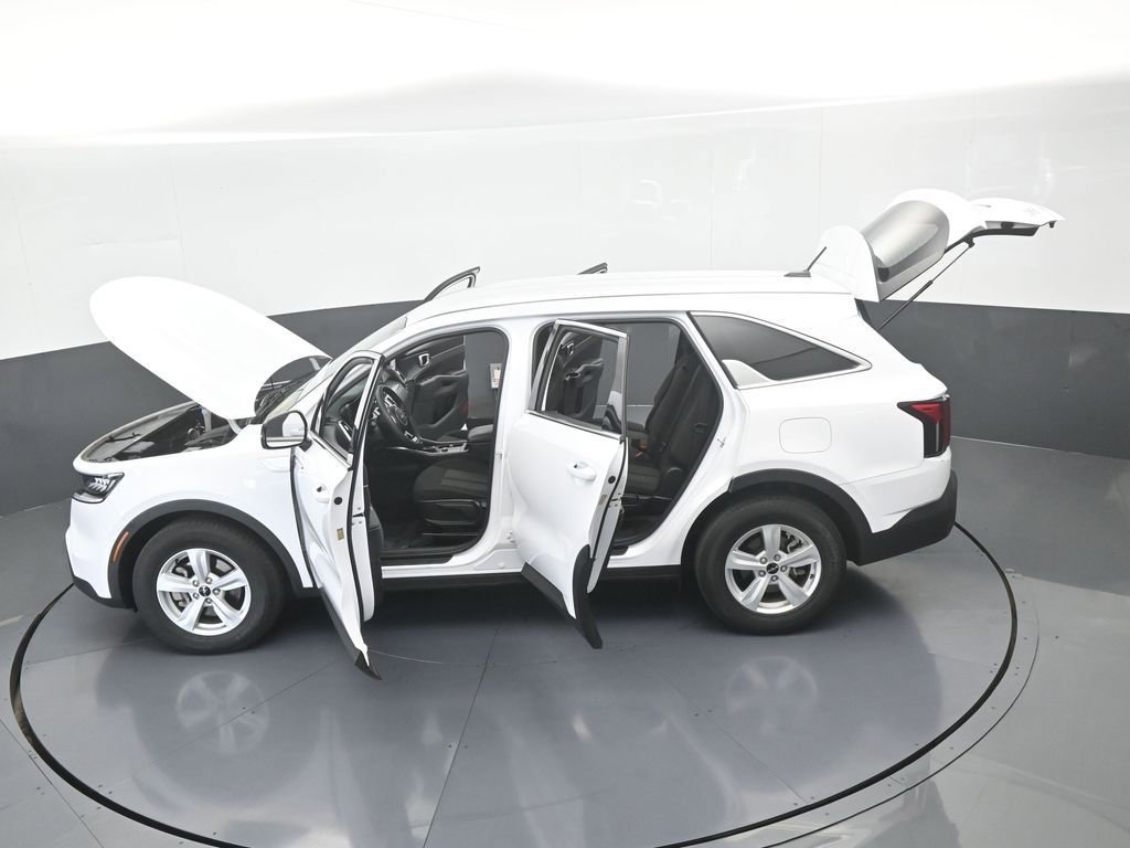Used 2023 Kia Sorento LX image 61