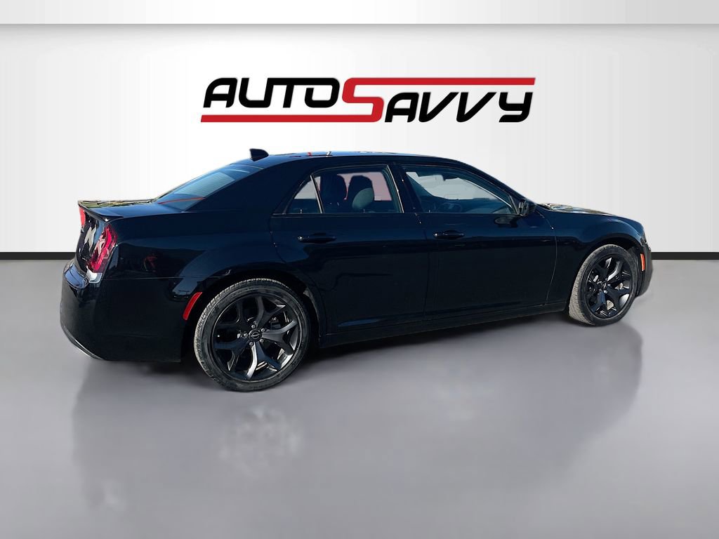 Used 2023 Chrysler 300 Touring w/ Sport Appearance Package RWD image 7