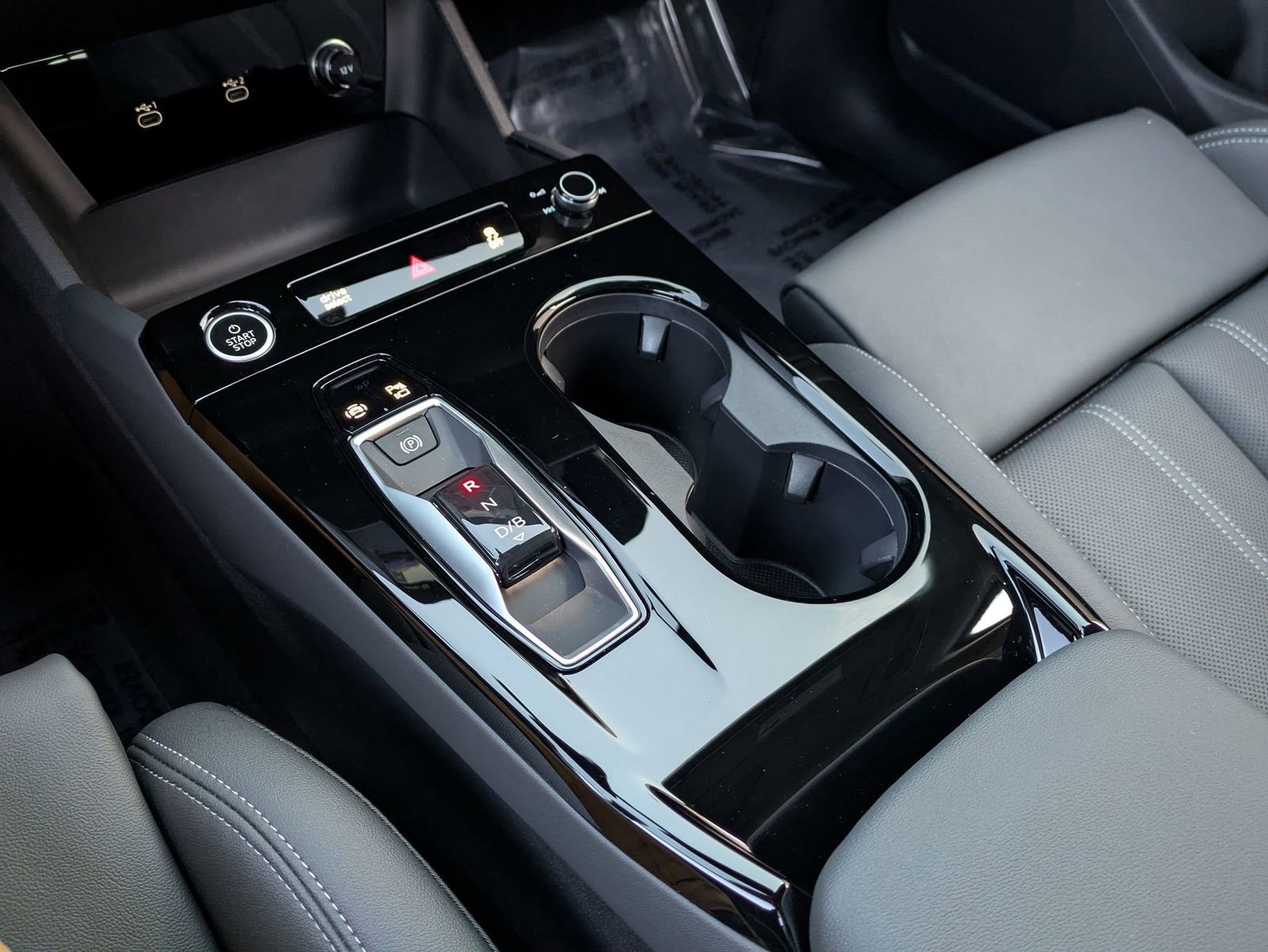 Used 2025 Audi Q6 e-tron Premium Plus w/ Premium Plus AWD/4WD image 14