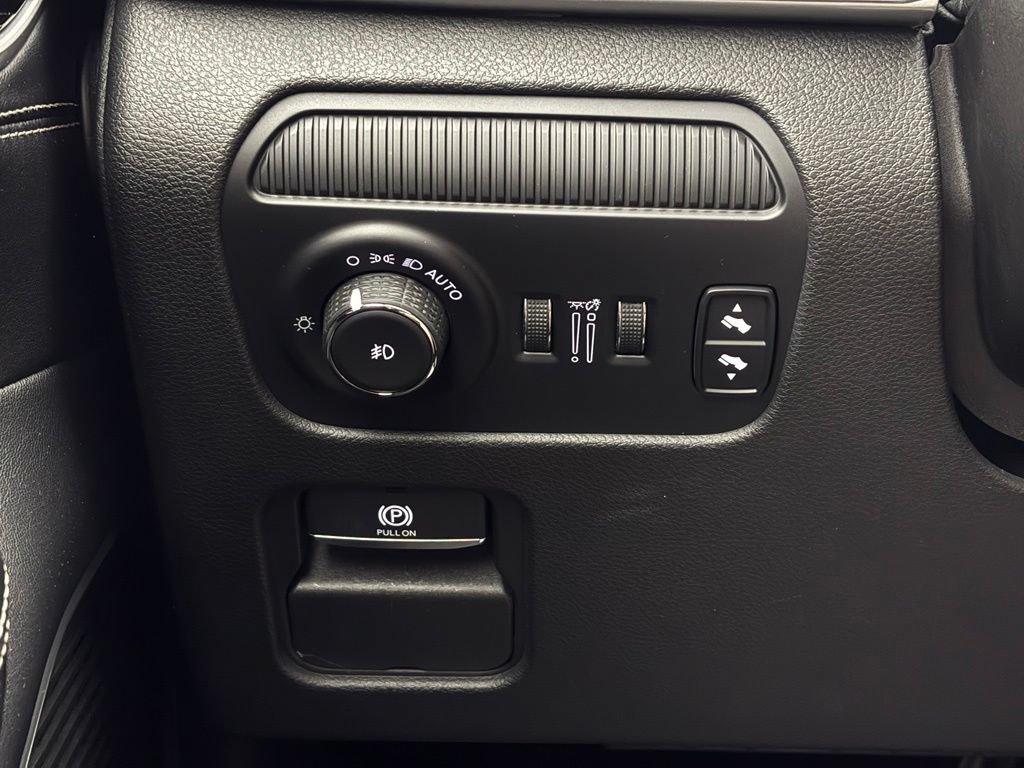 Used 2023 Jeep Wagoneer 4WD image 21