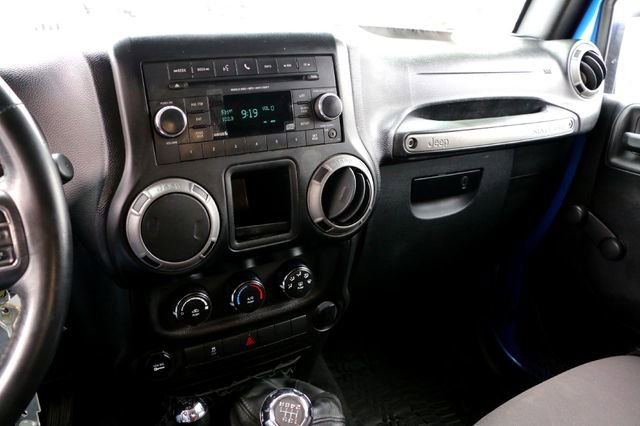 Used 2015 Jeep Wrangler Unlimited Willys image 17