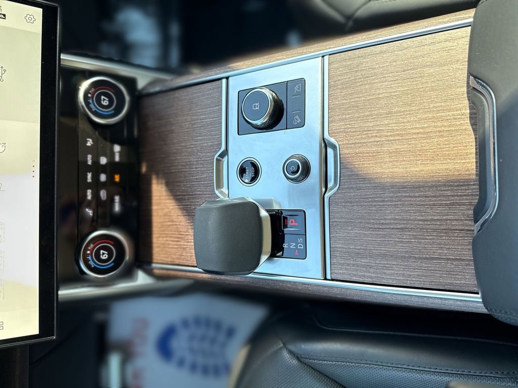 Used 2023 Land Rover Range Rover SE image 21