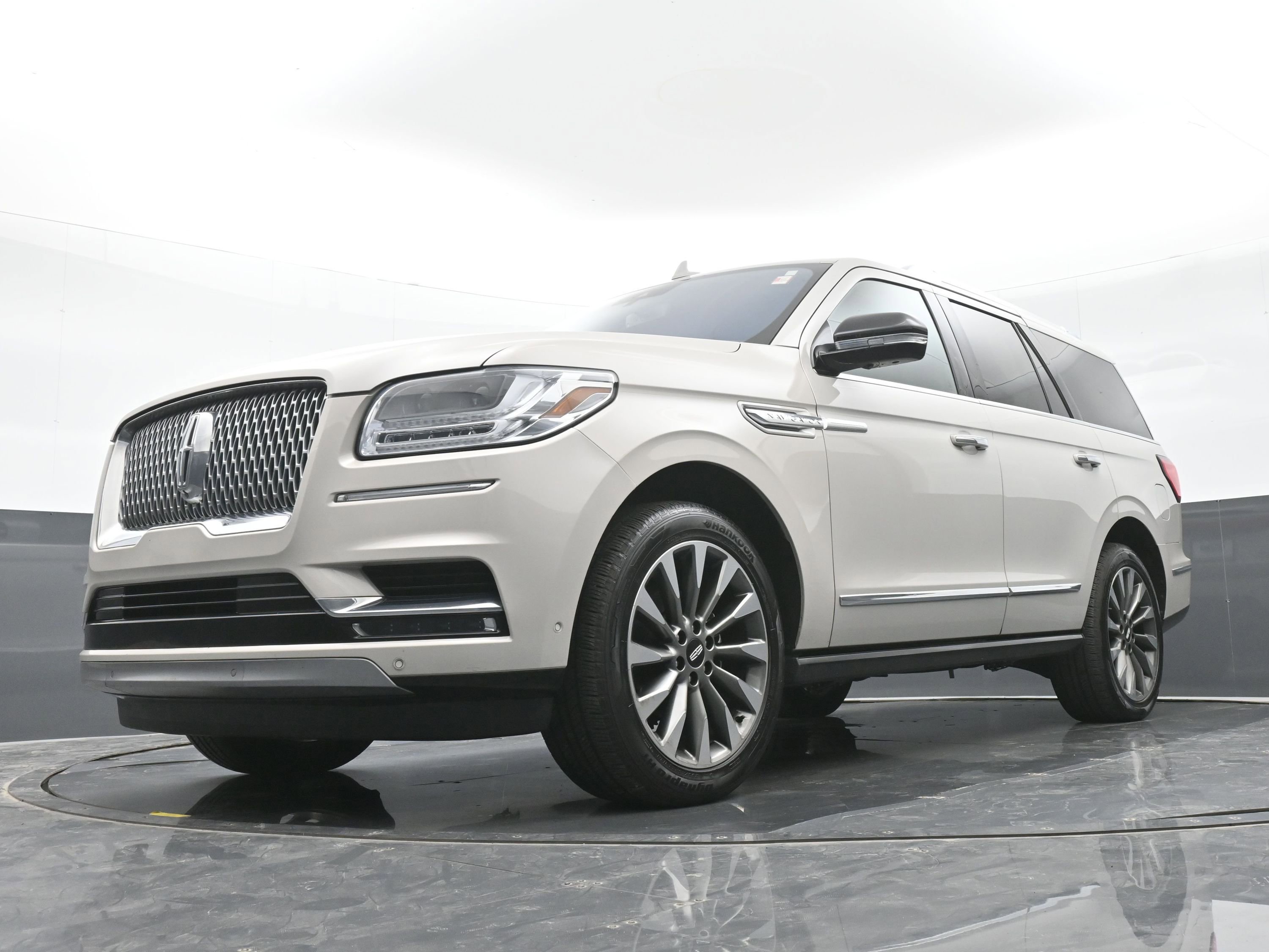Used 2019 Lincoln Navigator Select w/ Technology Package AWD/4WD image 42