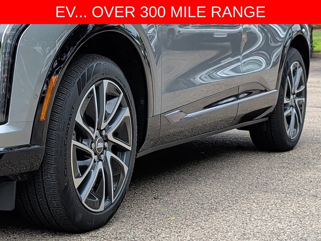 Used 2025 Cadillac Optiq Sport 2 w/ LPO, Floor Liner Package AWD/4WD image 43