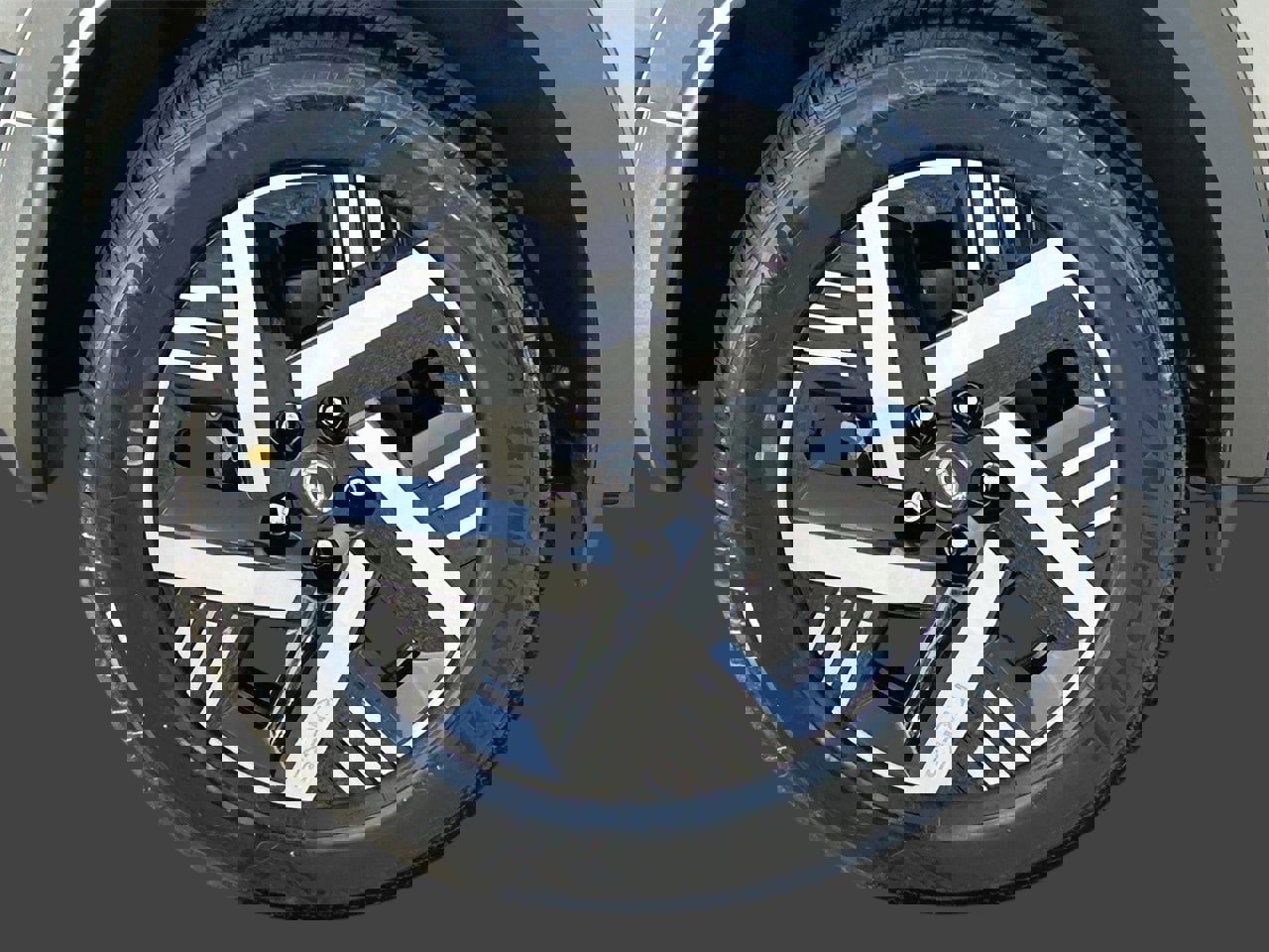 New 2026 Nissan Kicks SV image 7