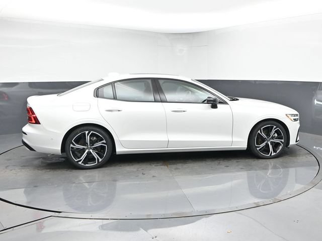 Used 2025 Volvo S60 B5 Plus FWD image 9