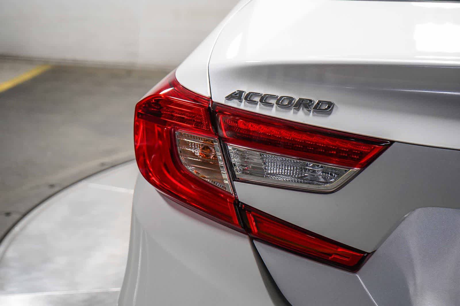 Used 2018 Honda Accord EX image 11