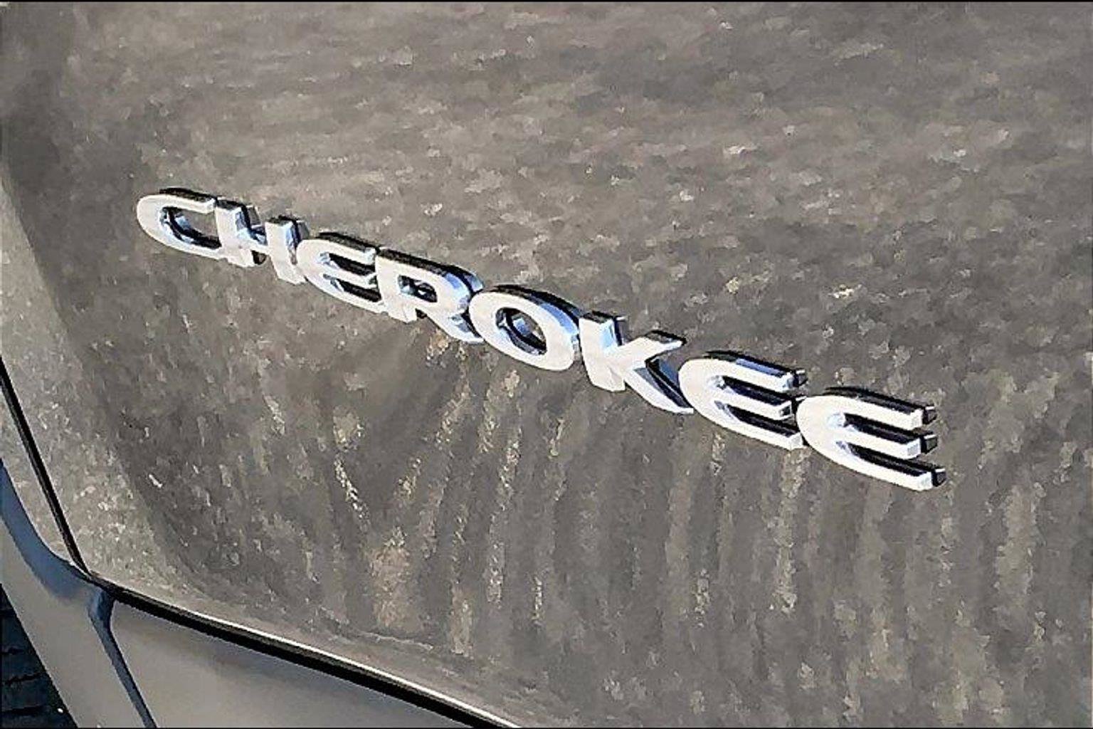 Used 2022 Jeep Cherokee Latitude Lux w/ Sun & Sound Group FWD image 31