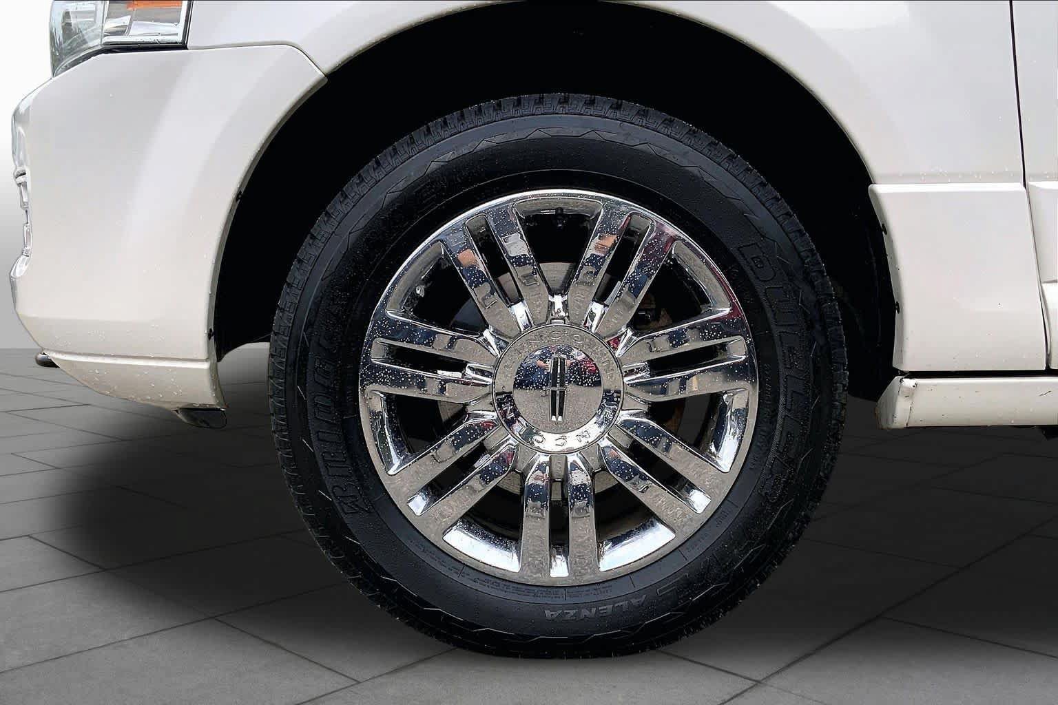 Used 2014 Lincoln Navigator 4WD w/ Equipment Group 101A image 11
