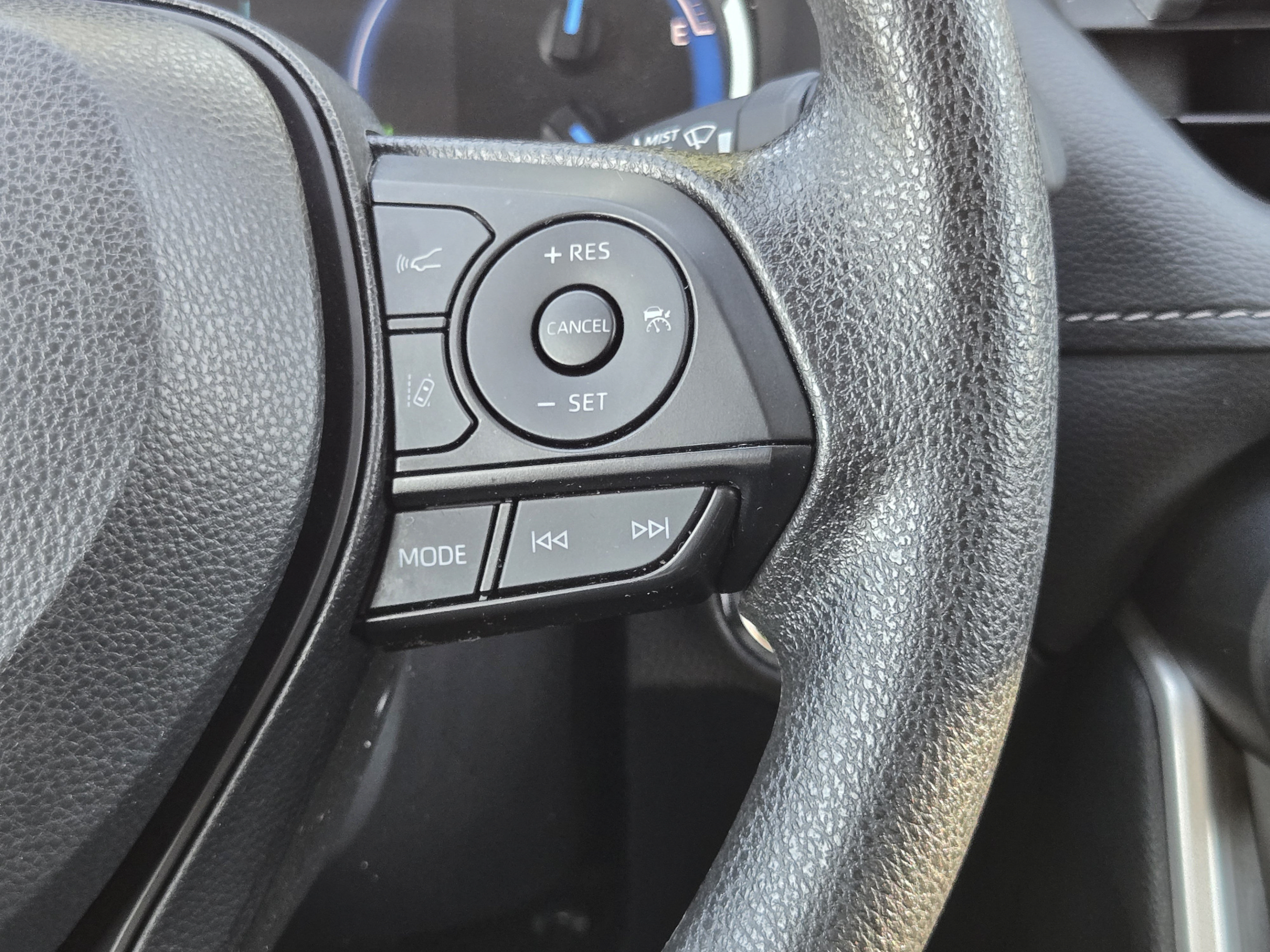 Used 2025 Toyota RAV4 XLE AWD/4WD image 26