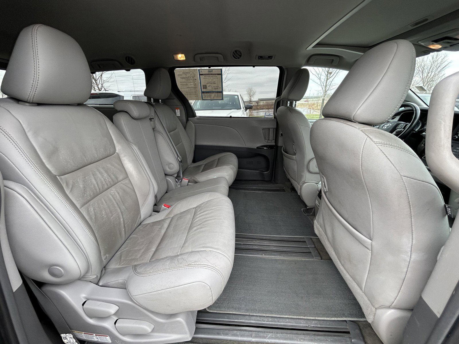 Used 2018 Toyota Sienna XLE w/ Carpet Mat Package image 18