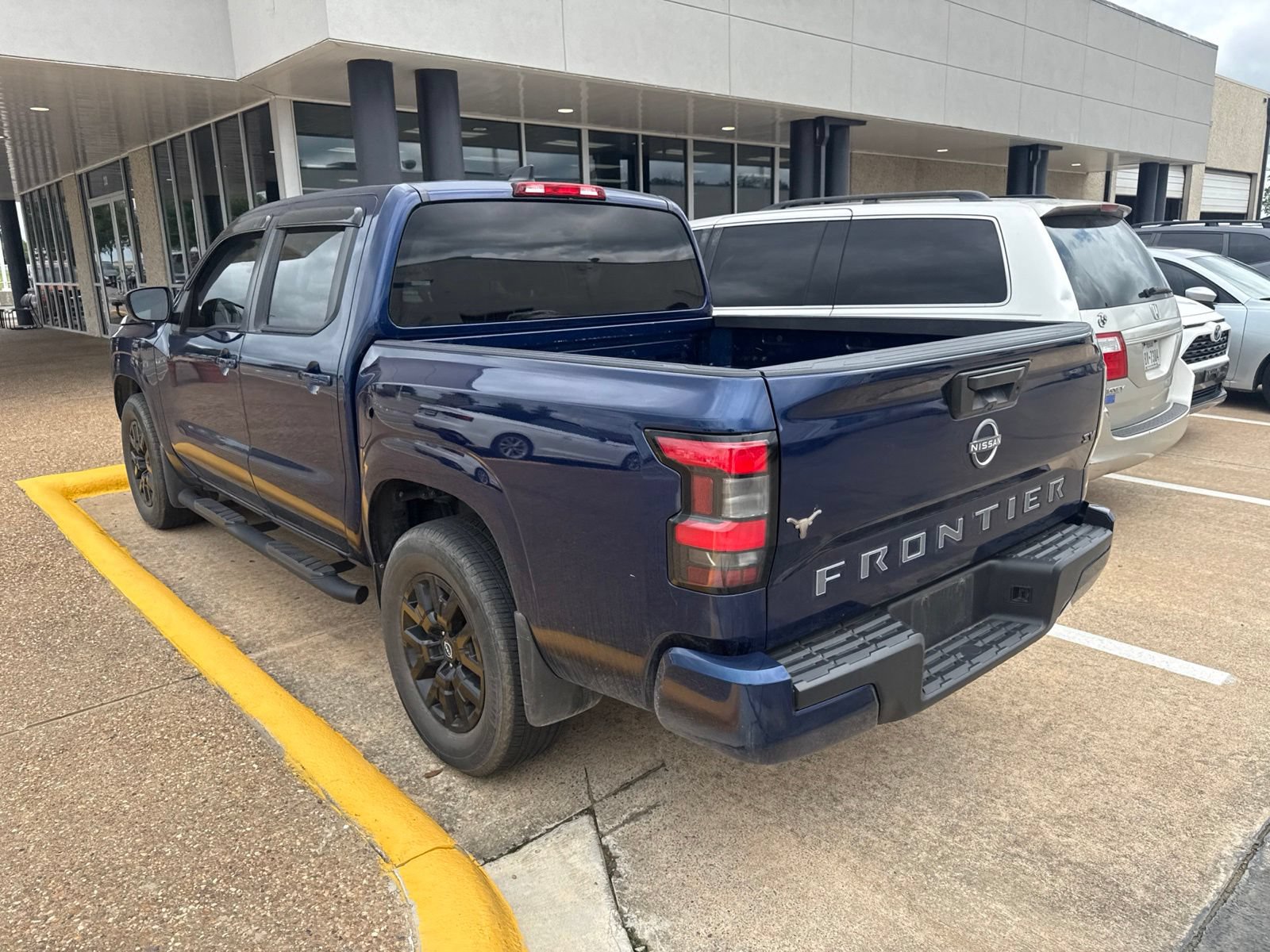 Used 2022 Nissan Frontier SV RWD image 5