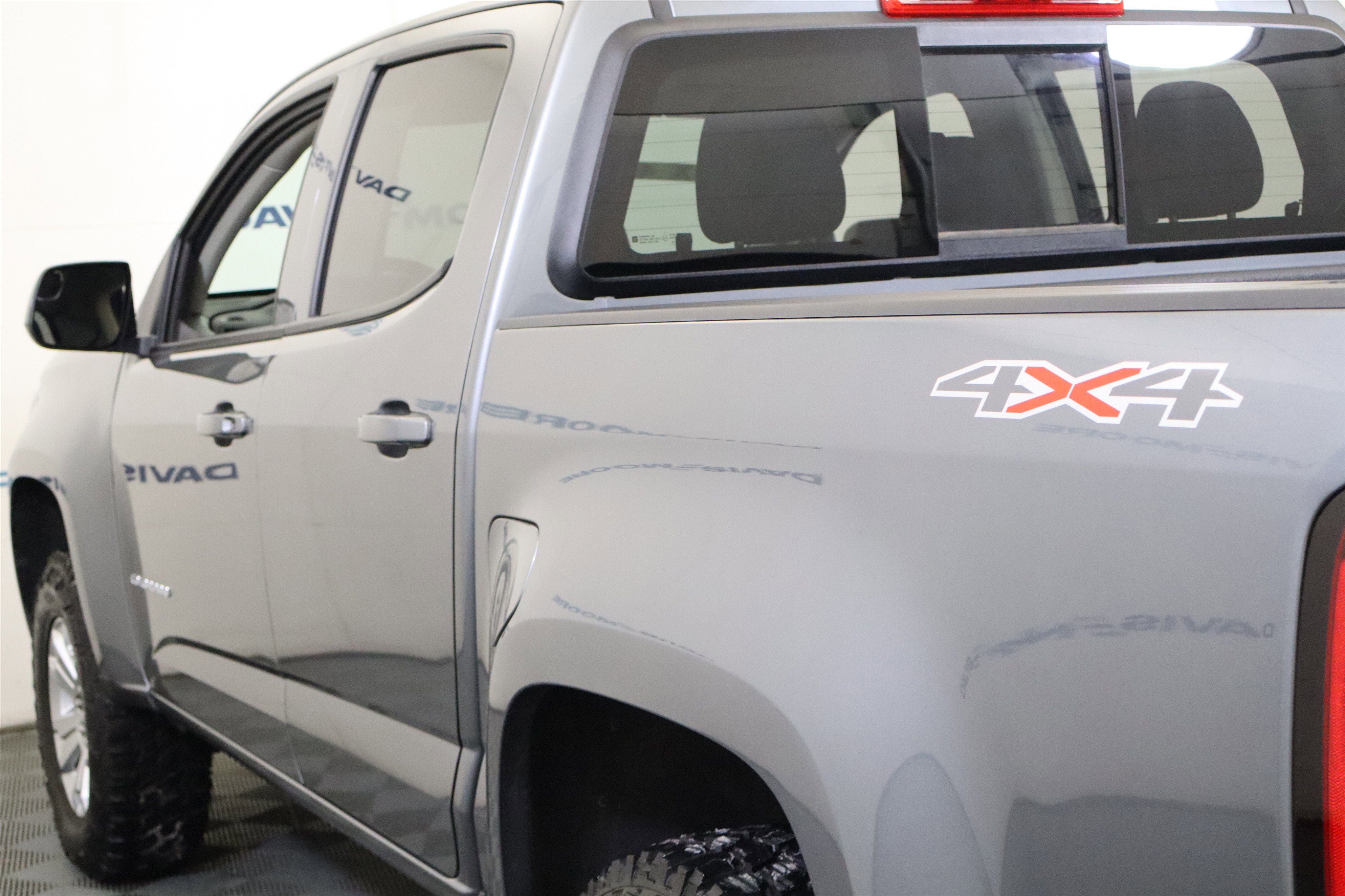 Used 2022 Chevrolet Colorado LT w/ LT Convenience Package image 10