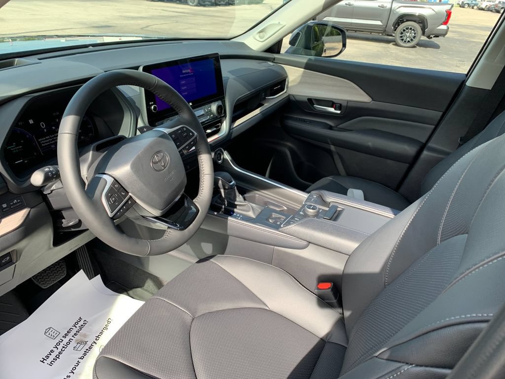 New 2026 Toyota Grand Highlander AWD image 10