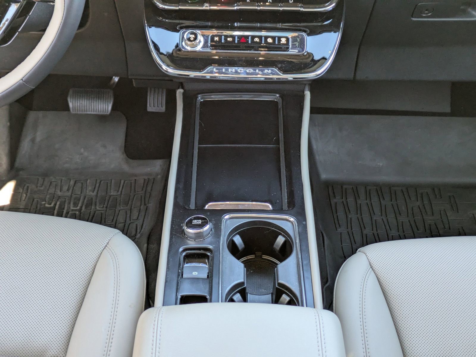 Certified 2025 Lincoln Corsair FWD w/ Equipment Group 101A image 20