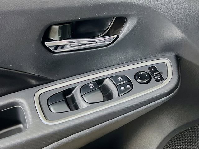 Used 2024 Nissan Versa SR image 9