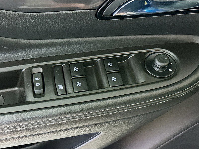 Used 2020 Buick Encore Essence w/ Experience Buick Package AWD/4WD image 20