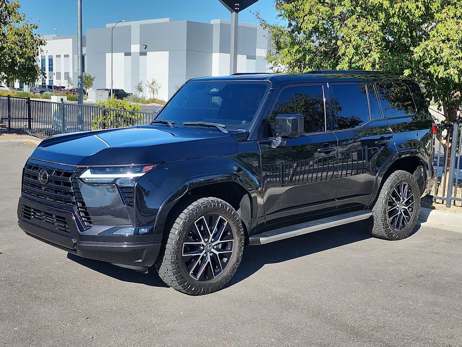 Used 2025 Lexus GX 550 w/ Accessory Package (2T) AWD/4WD image 4