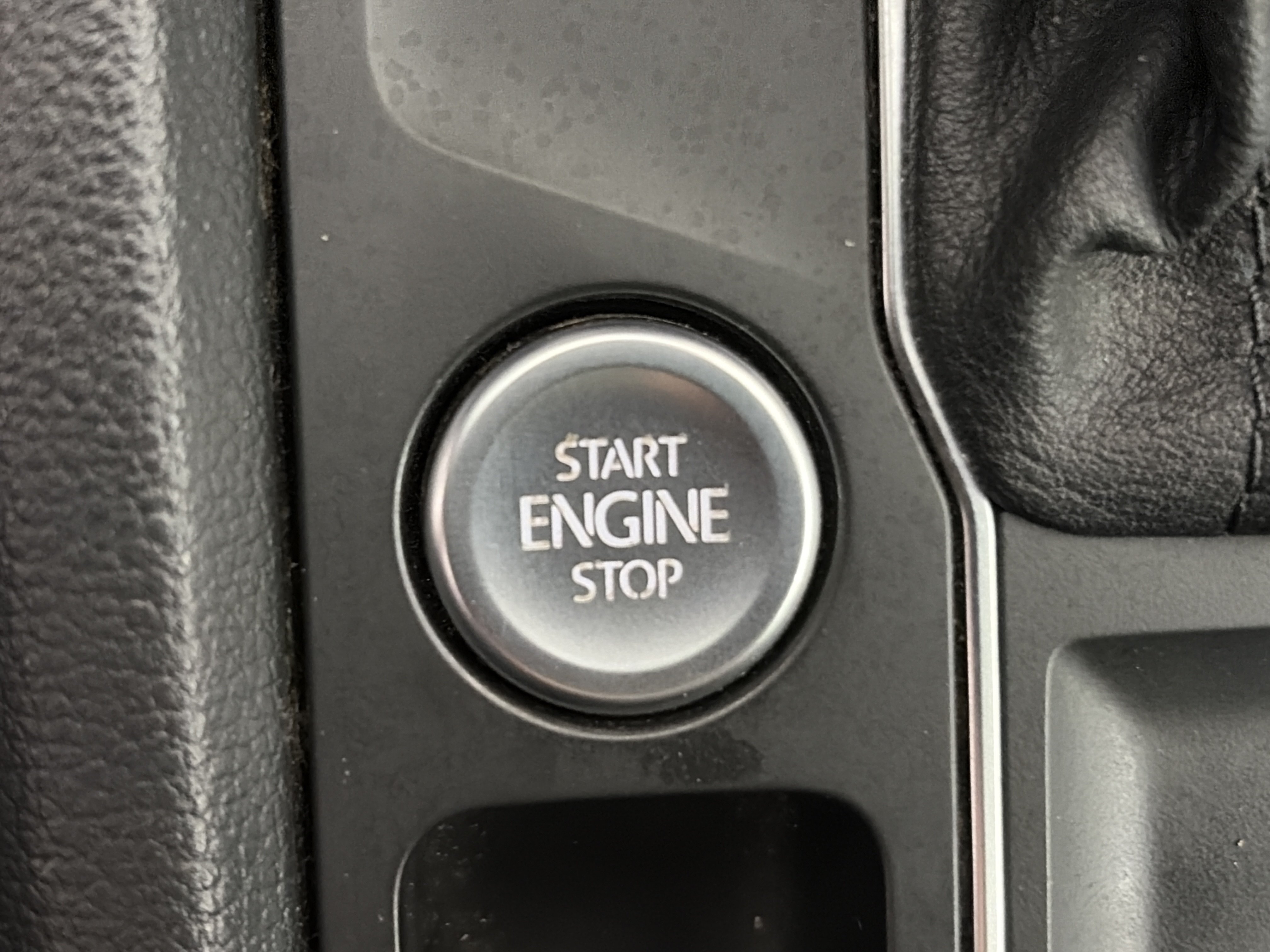 Used 2018 Volkswagen Atlas SEL FWD image 29