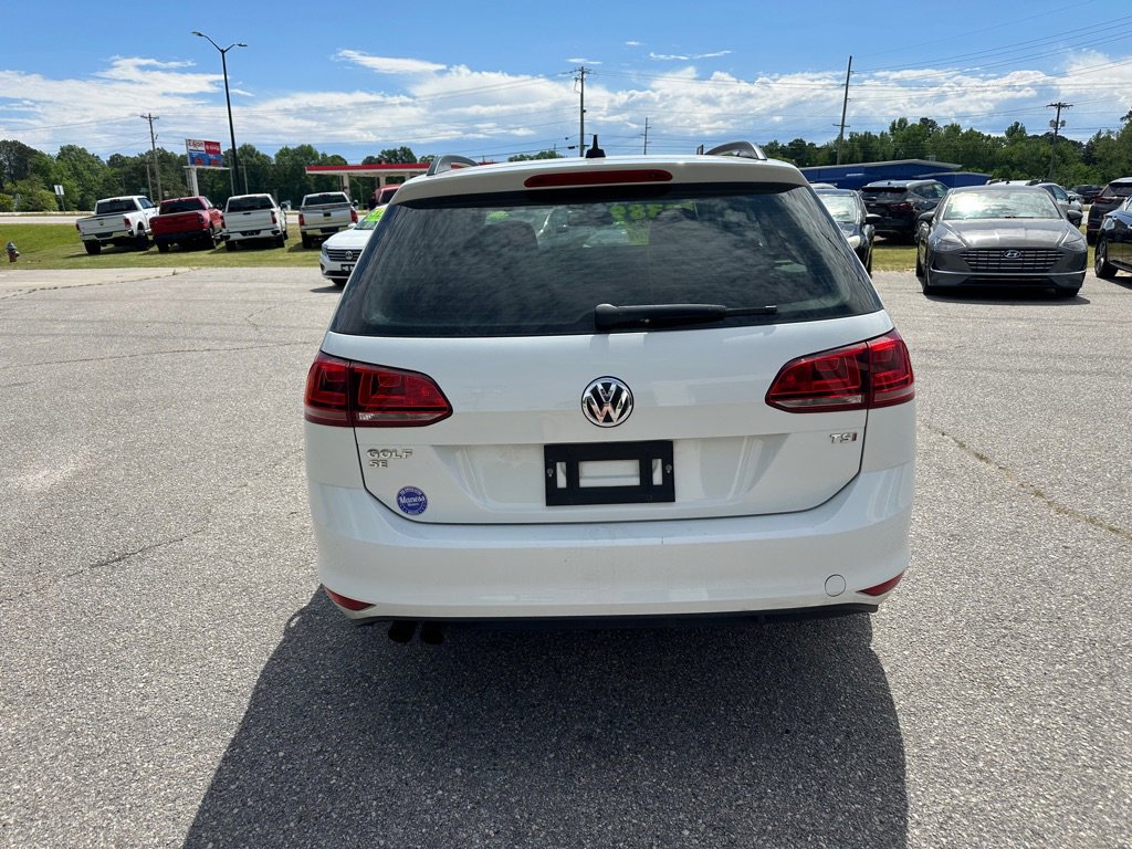 Used 2017 Volkswagen Golf SE image 4