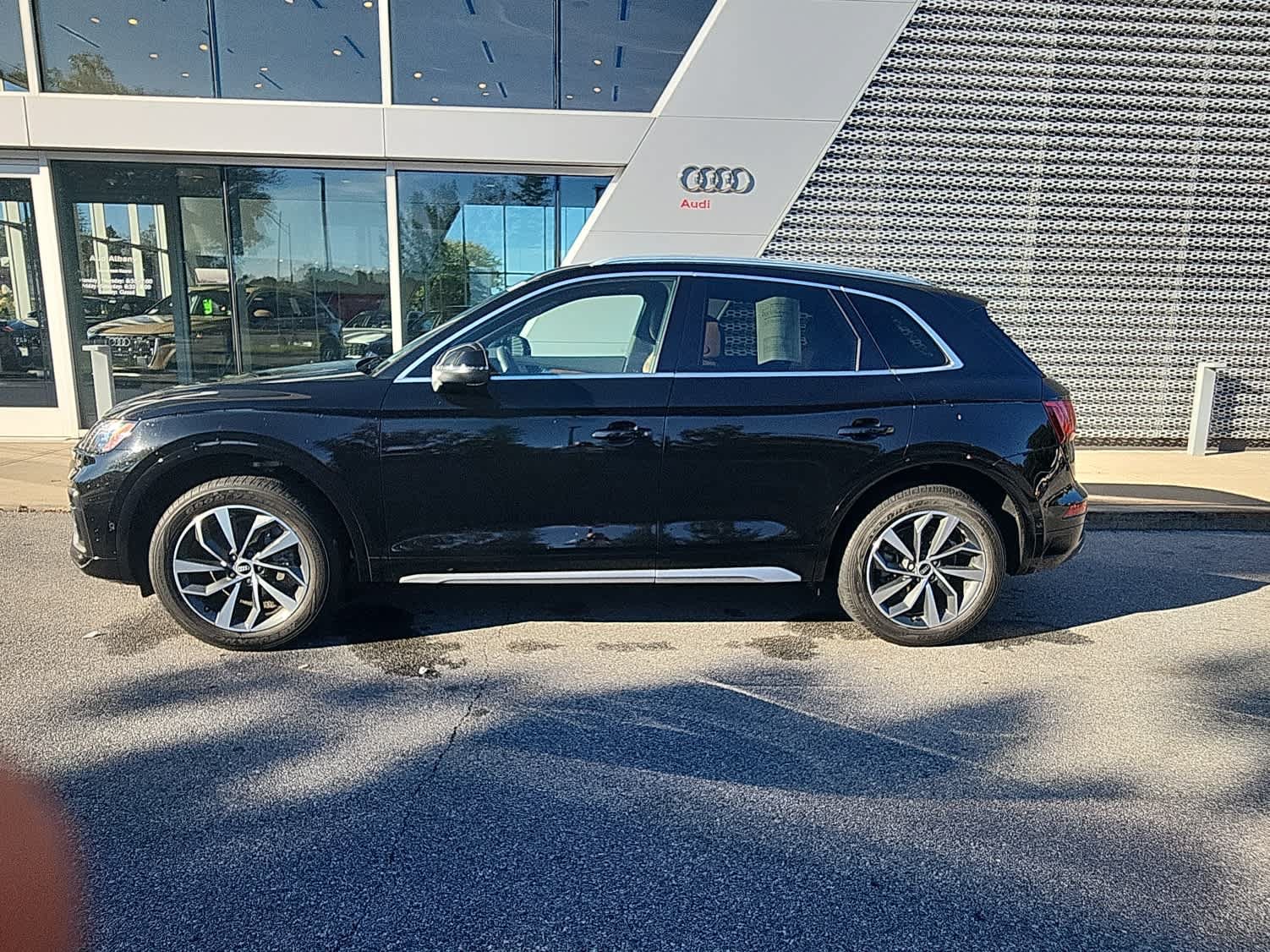 Used 2021 Audi Q5 Prestige w/ Prestige Package AWD/4WD image 2