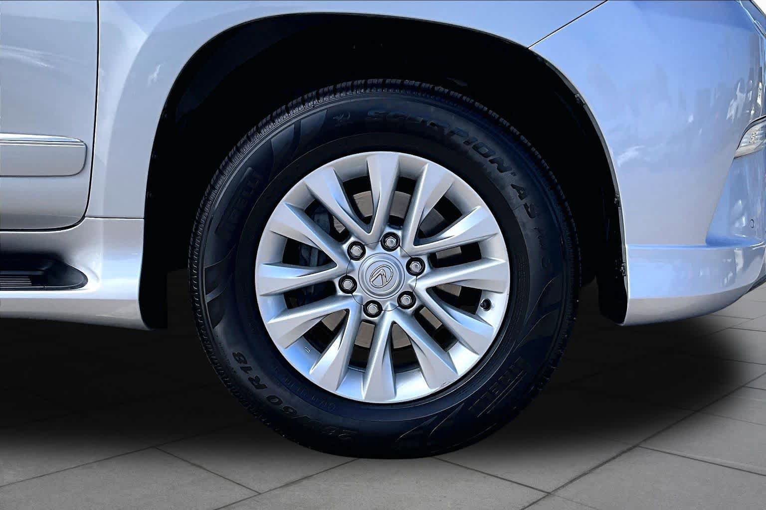 Used 2014 Lexus GX 460 w/ Premium Package AWD/4WD image 10