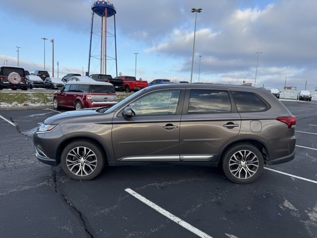 Used 2017 Mitsubishi Outlander SE image 6