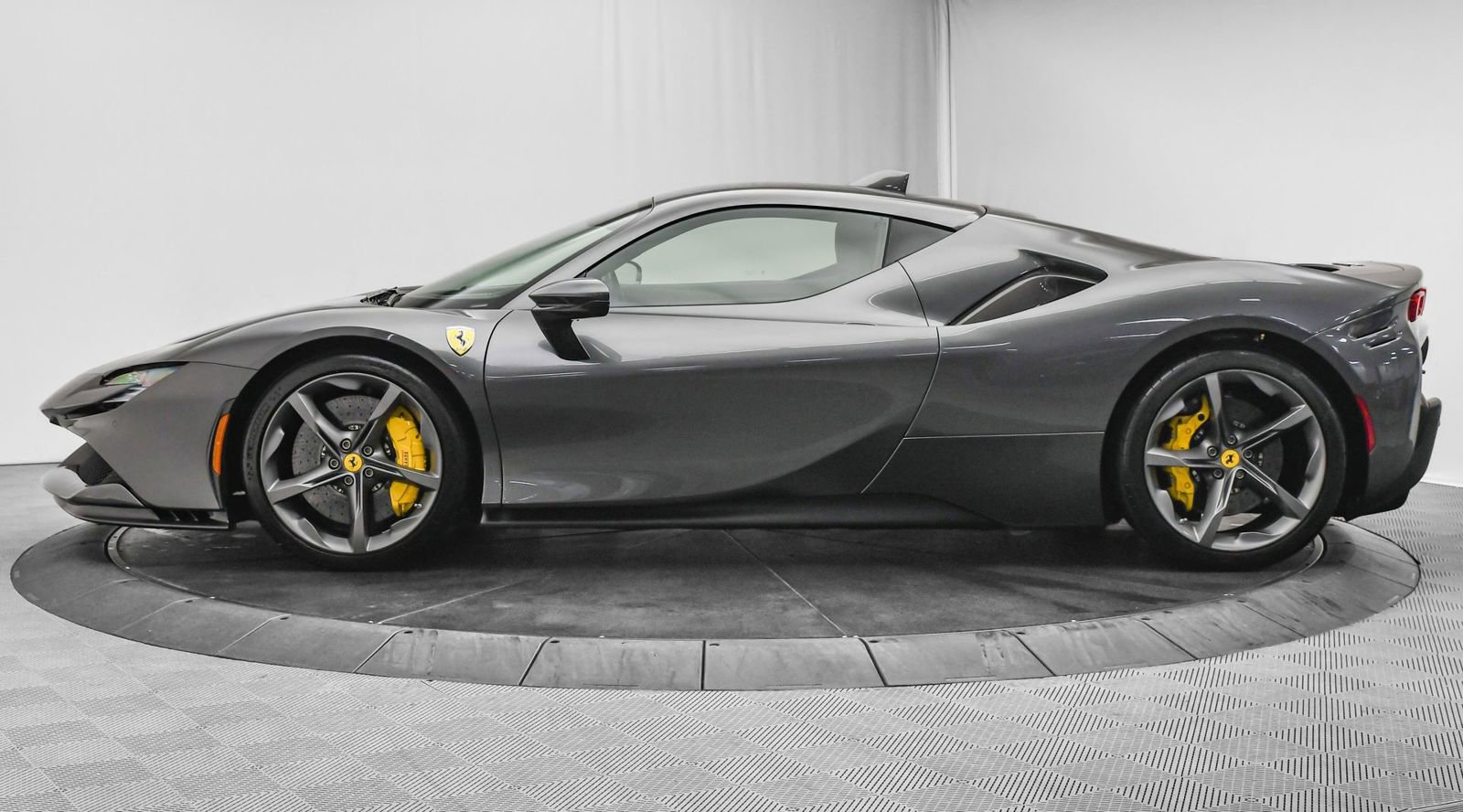 Used 2022 Ferrari SF90 Stradale image 5