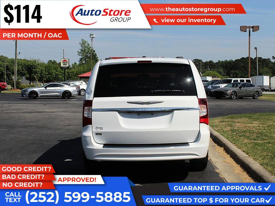 Used 2014 Chrysler Town & Country Touring FWD image 7