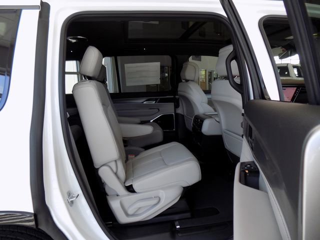 New 2026 Jeep Grand Wagoneer Limited AWD/4WD image 19