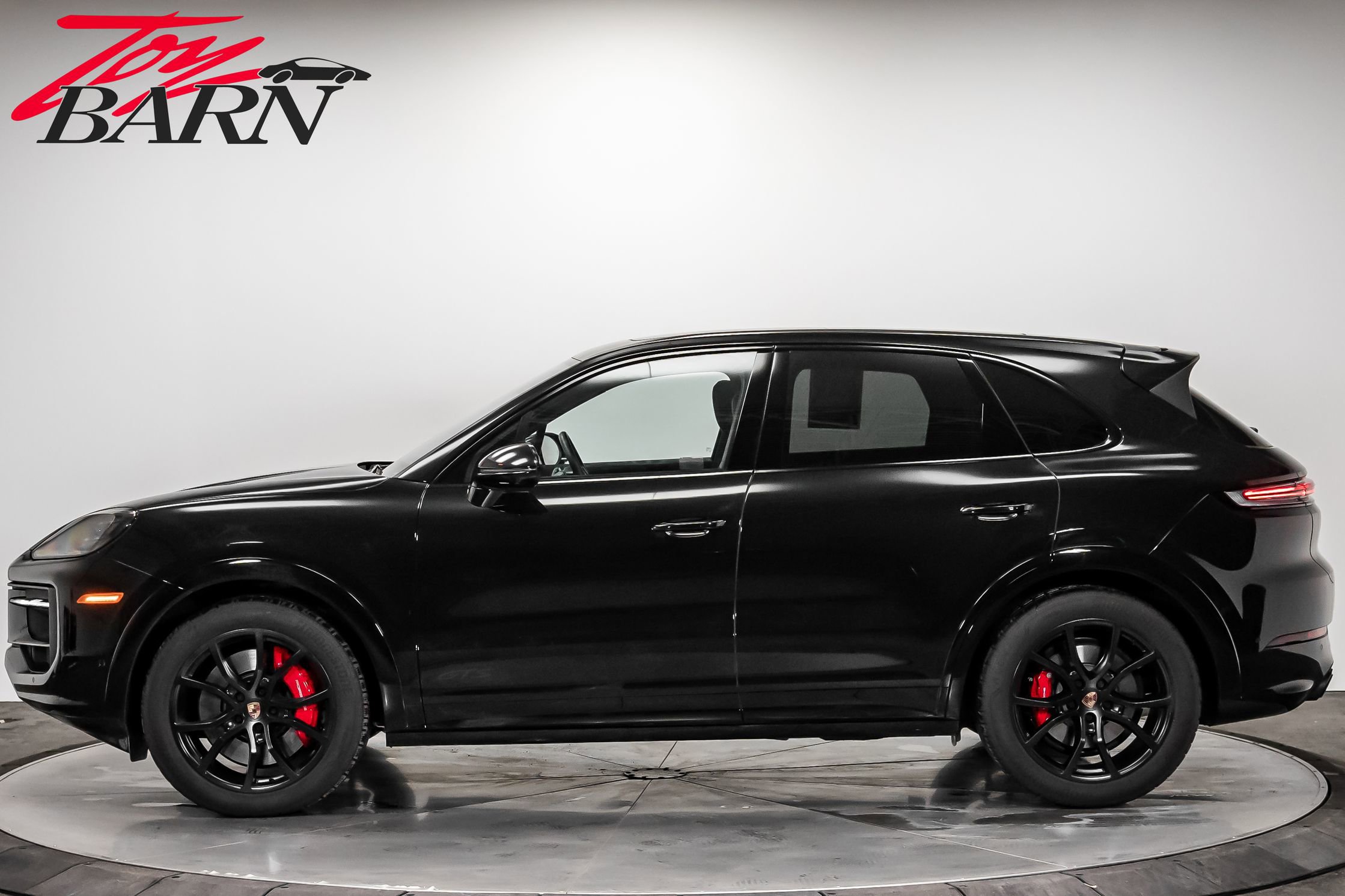 Used 2025 Porsche Cayenne GTS image 2