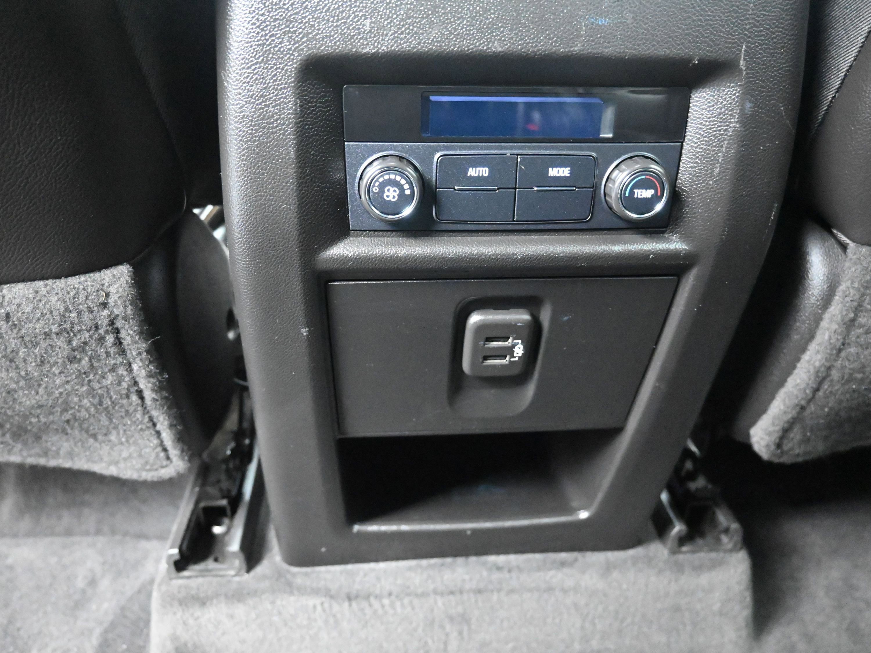 Used 2020 Chevrolet Traverse LT w/ Driver Confidence II Package image 28