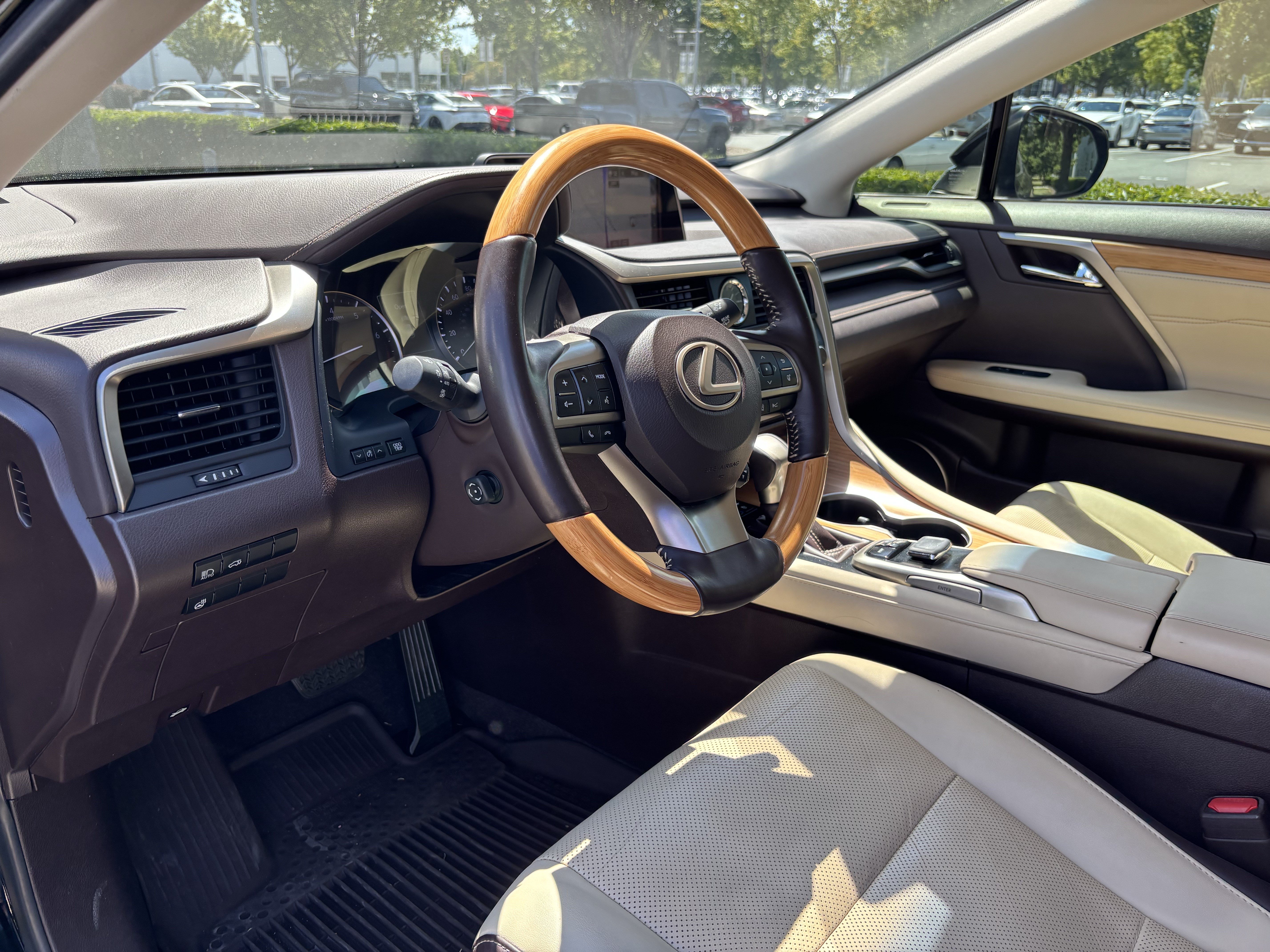 Used 2019 Lexus RX 350L AWD image 17
