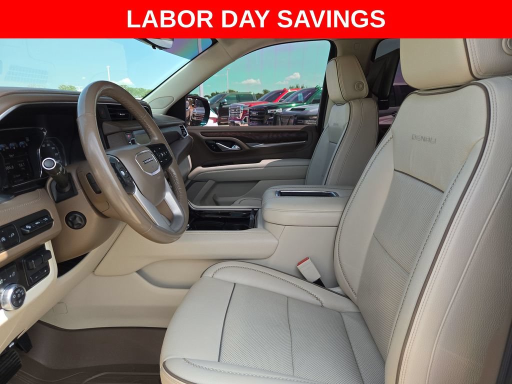 Used 2021 GMC Yukon XL Denali w/ Denali Premium Package AWD/4WD image 9