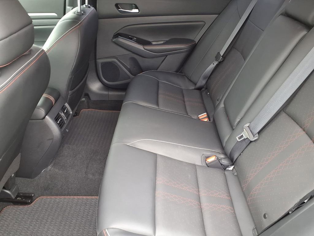 Used 2024 Nissan Altima 2.0 SR FWD image 11