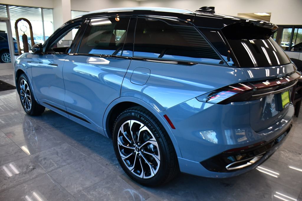 Used 2026 Lincoln Nautilus Reserve AWD/4WD image 3