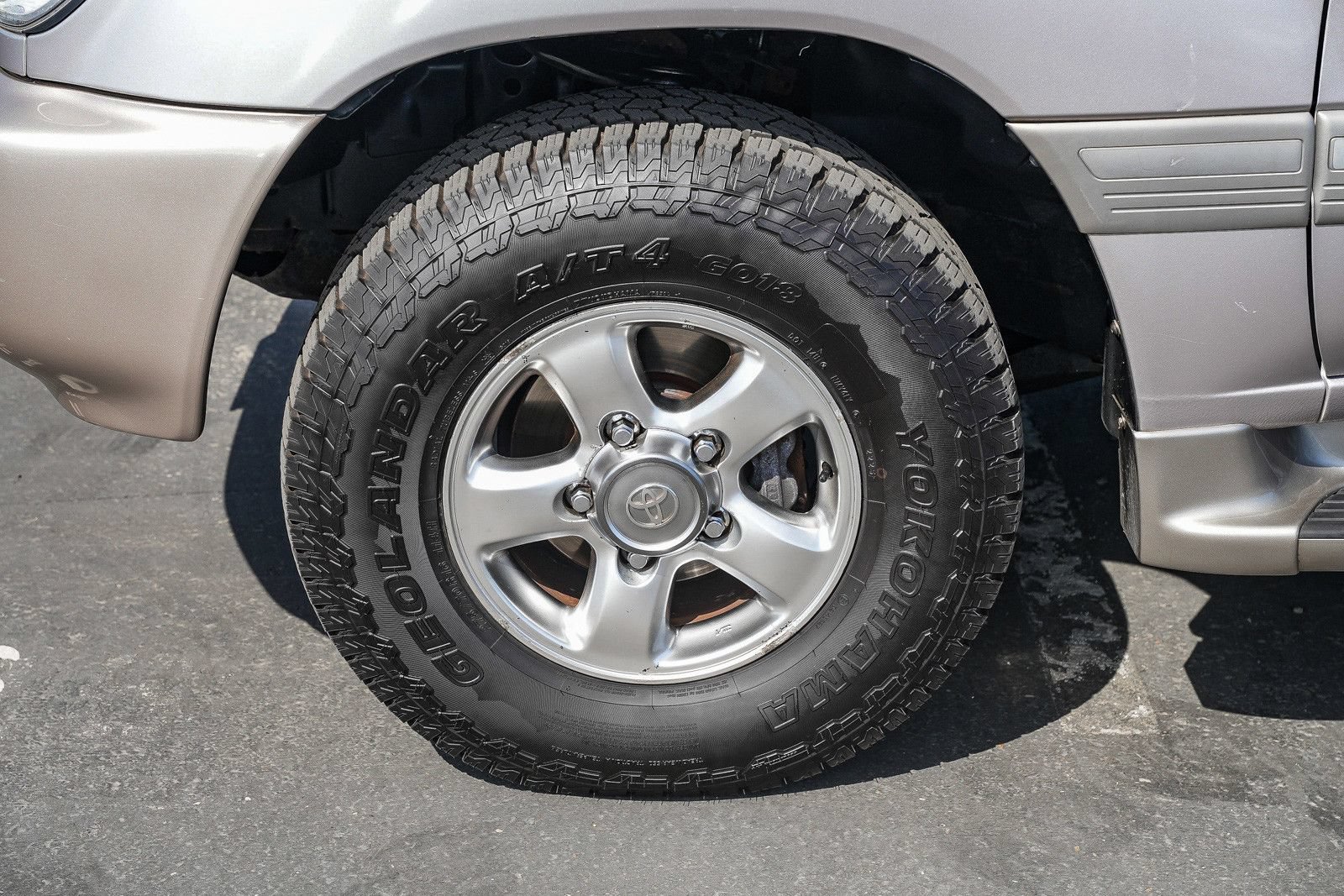 Used 2001 Toyota Land Cruiser AWD/4WD image 9