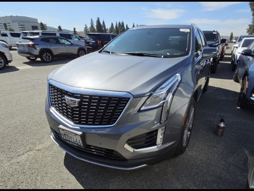 Used 2021 Cadillac XT5 Premium Luxury image 3