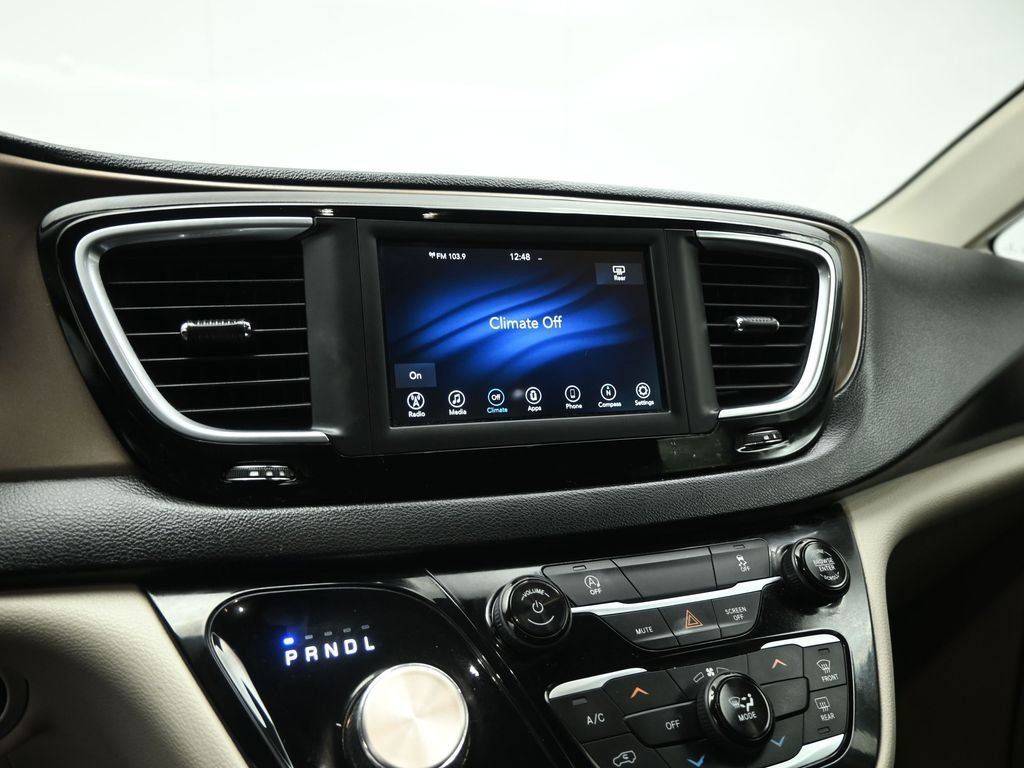 Used 2020 Chrysler Voyager Lxi image 15