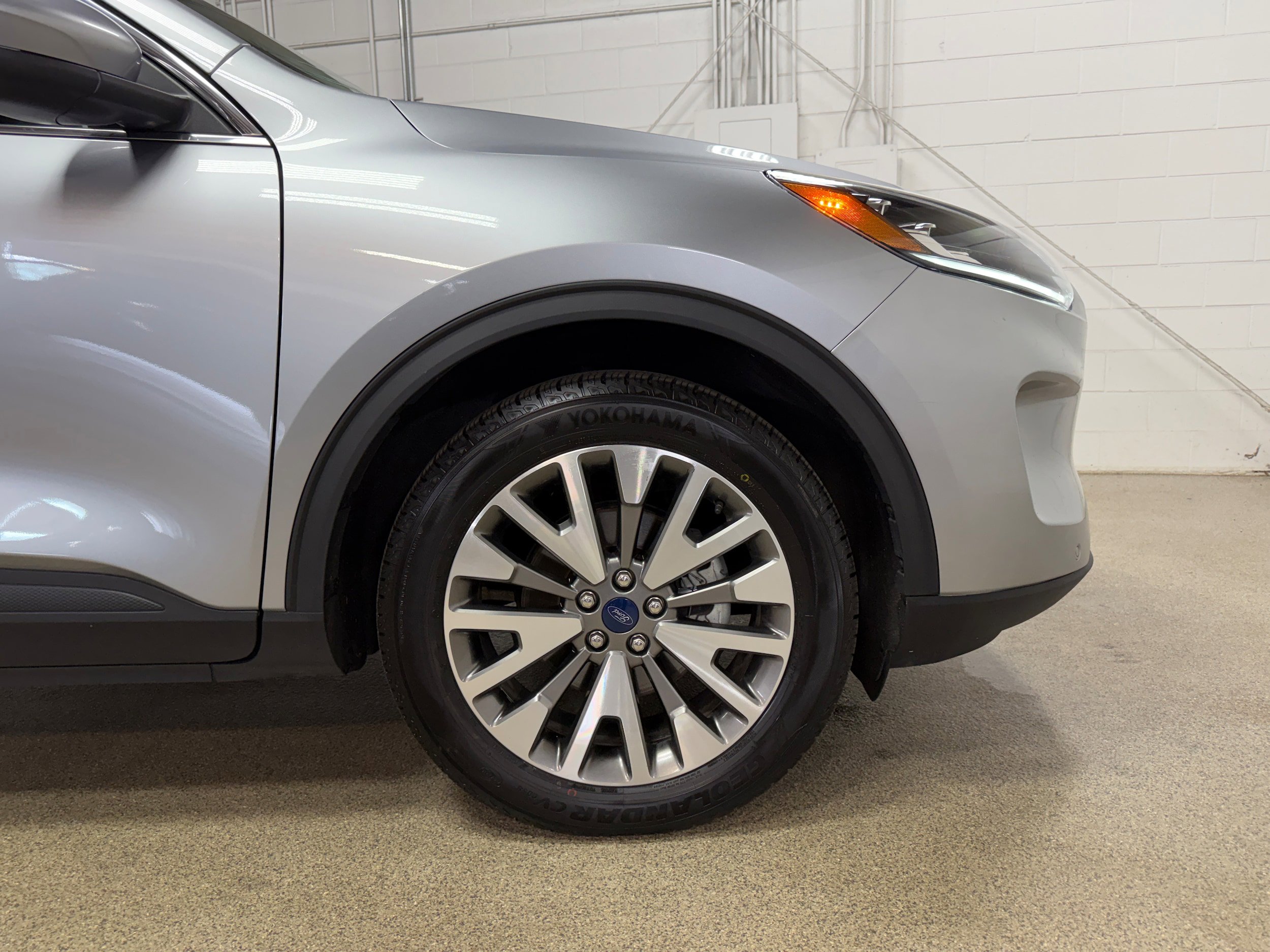 Certified 2022 Ford Escape Titanium AWD/4WD image 28