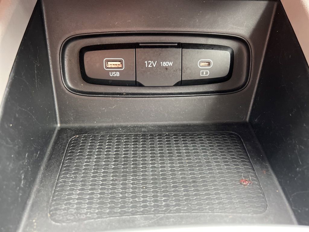 Used 2024 Hyundai Venue SEL image 29