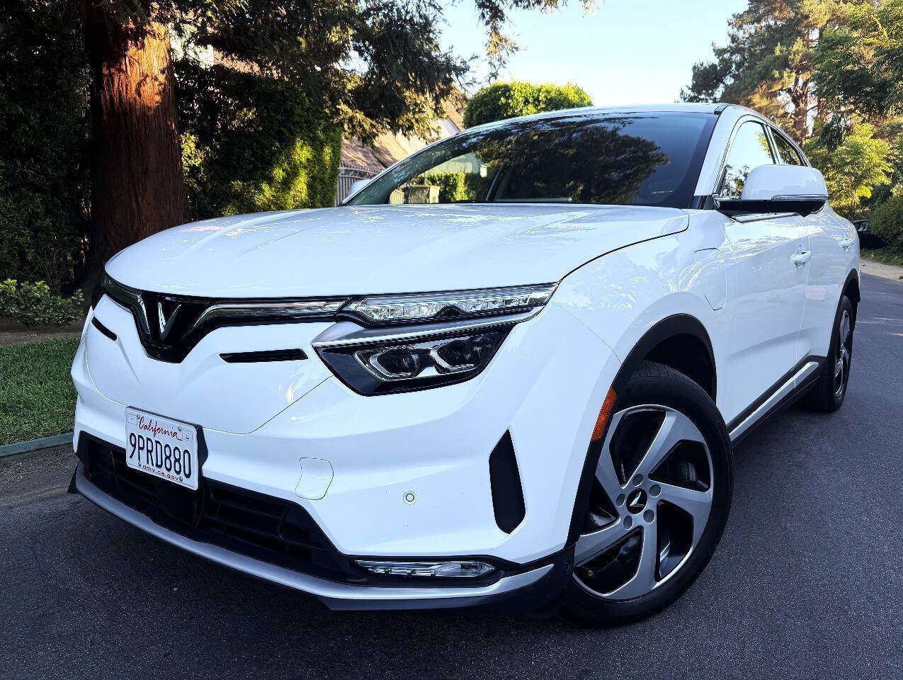 Used 2024 VinFast VF 8 Eco AWD/4WD image 1
