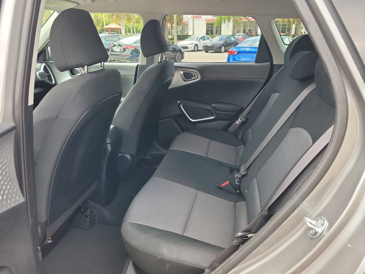 Used 2025 Kia Soul LX w/ LX Technology Package FWD image 9